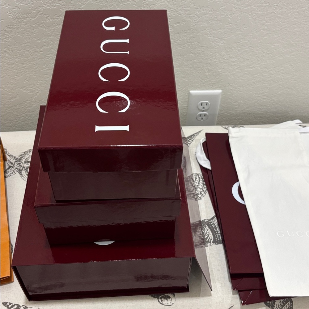 Gucci Deep Red Storage Boxes /shopping bags/dusts bags Collection